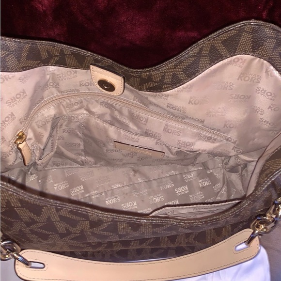 Michael Kors Michael Kors Lilly Brown Signature Monogram Tote - Picture 4 of 6